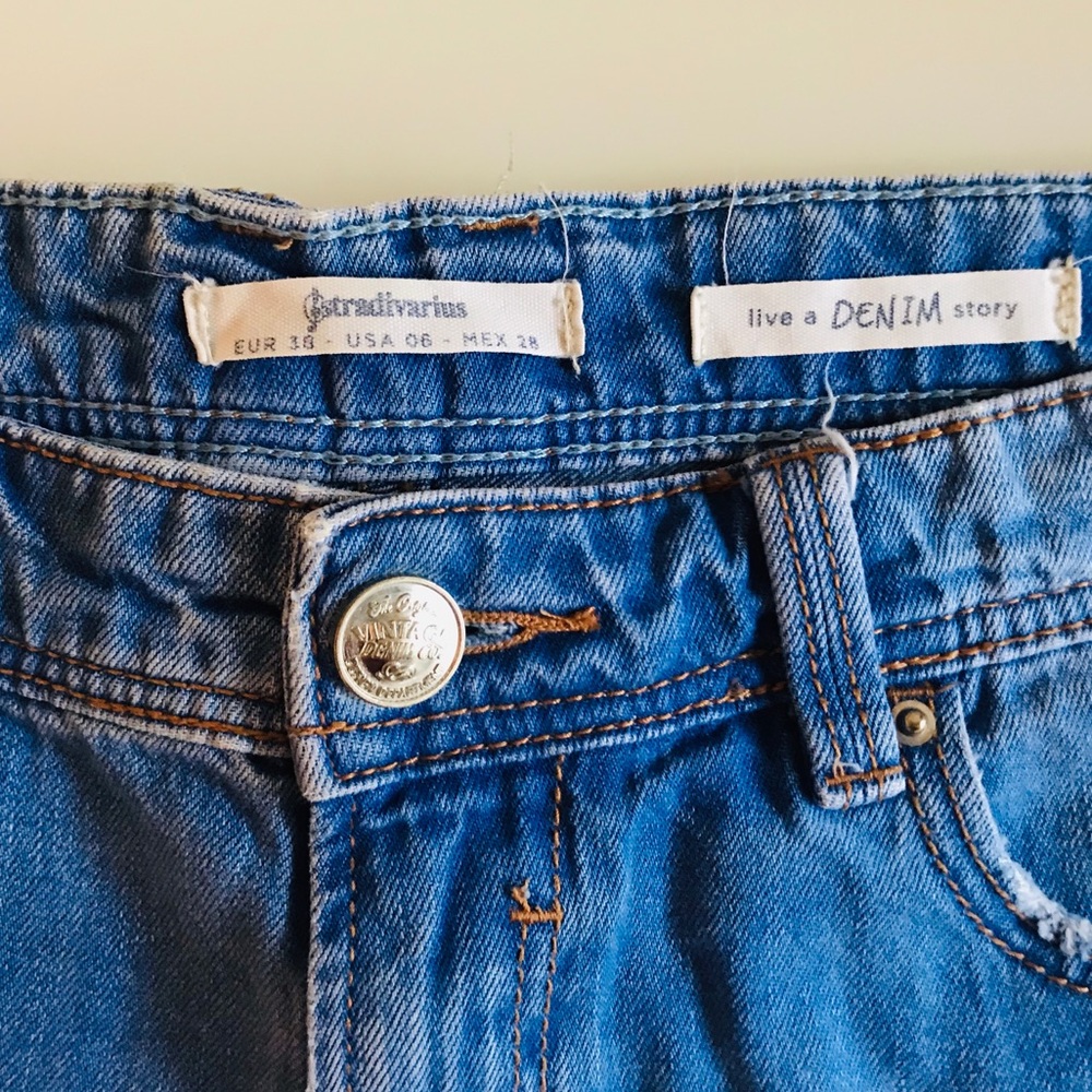 STRADIVARIUS DISTRESSED VINTAGE BLUE DENIM SHORTS - Picture 3 of 6